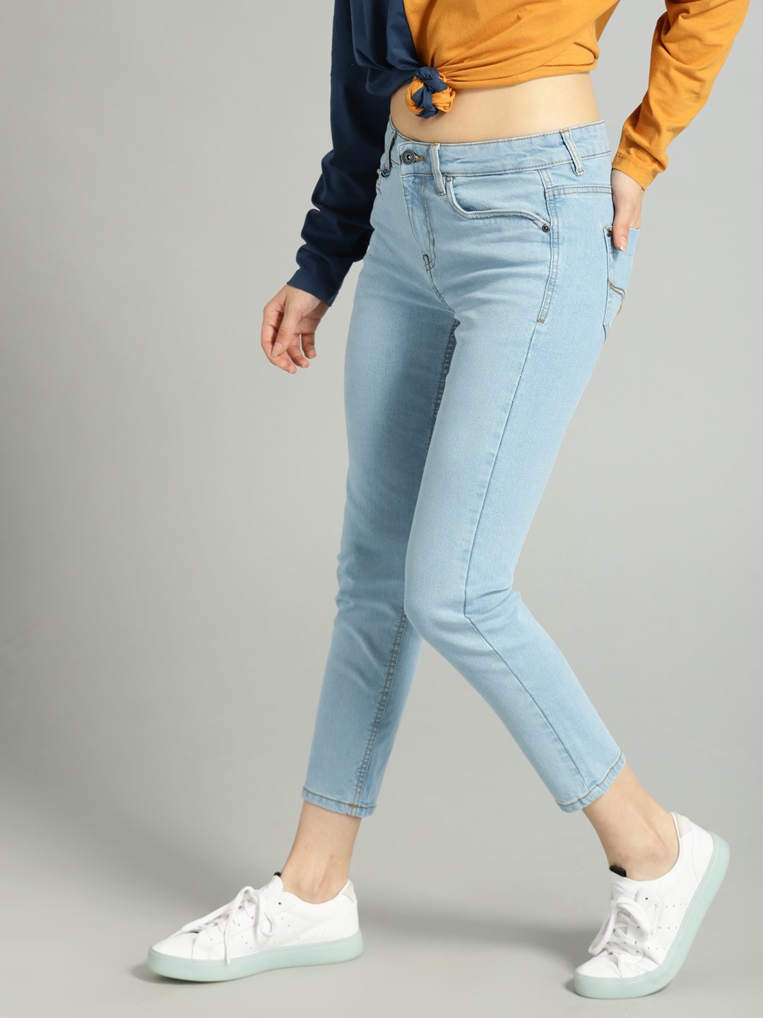 Women Blue Skinny Fit Mid-Rise Clean Look Stretchable Cropped Jeans